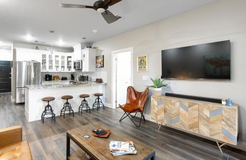 Gruene Apartment | Hip Gruene Condo, Walk to Gruene Hall, On River!