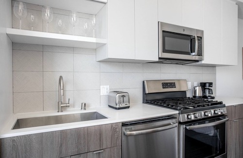 Del Rey Apartment | Hip Marina Del Rey 1BR w/Pool, Gym & W/D, near marina, by Blueground