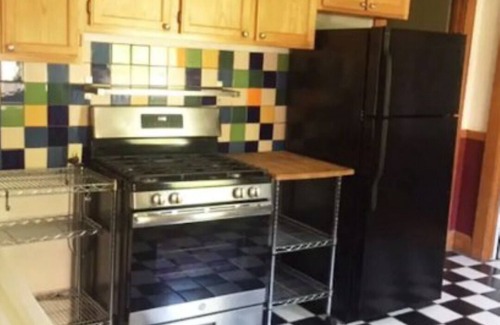 Rockford Apartment | Hip-N-Colorful Prospect Near Swedish American Hospital Hello Nurses/Doctors