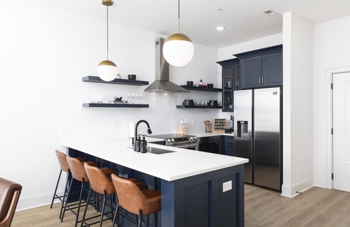 Cleveland Park House | Hip New Condo near Broadway, Trendy Area - 5 Beds!