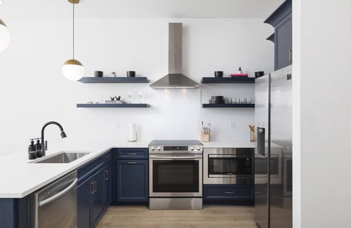 Cleveland Park House | Hip New Condo near Broadway, Trendy Area - 5 Beds!