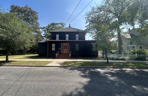 New Bern House | Hip Newly Renovated Historic Riverside Home in New Bern, NC