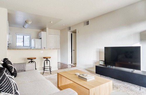 River Oaks Apartment | Hip North San Jose 1BR w/W/D, Pool & Gym, nr tech HQs, by Blueground