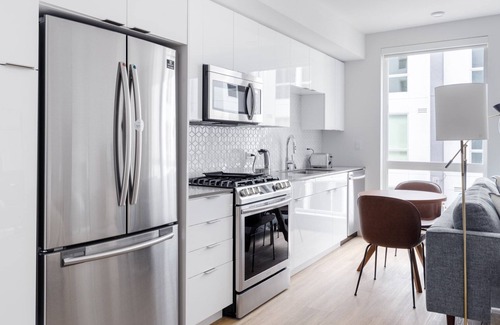 Lakeside Apartment | Hip Oakland Studio w/AC, W/D, Gym, Coworking, near BART, by Blueground
