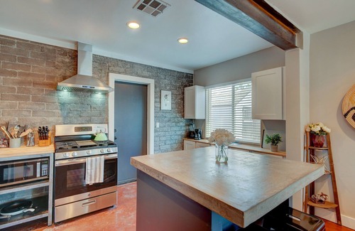 Encanto Condo | Hip, Pet Friendly 1Bed w/Fast WiFi, Near Downtown