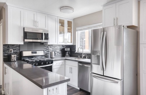 Central San Mateo Apartment | Hip San Mateo 1BR w/Pool & W/D, easy access to 101, by Blueground