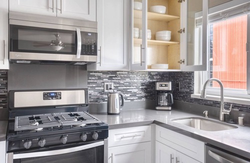Central San Mateo Apartment | Hip San Mateo 1BR w/Pool & W/D, easy access to 101, by Blueground