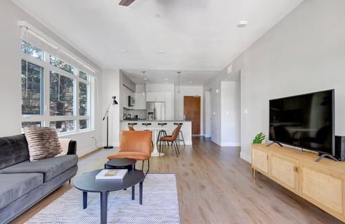 Central San Mateo Apartment | Hip San Mateo 1BR w/W/D, Gym, BBQ, Parking, walk to all, by Blueground