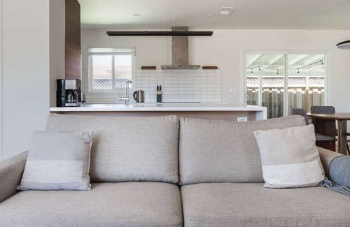Santa Clara Apartment | Hip Santa Clara 2BR w/Backyard, nr Shops & Dining, by Blueground