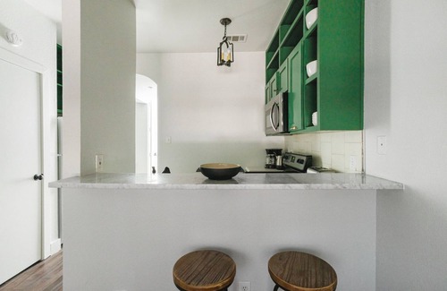 St. Edwards Apartment | Hip South Congress 1BR w/Air Conditioning & W/D, by Blueground
