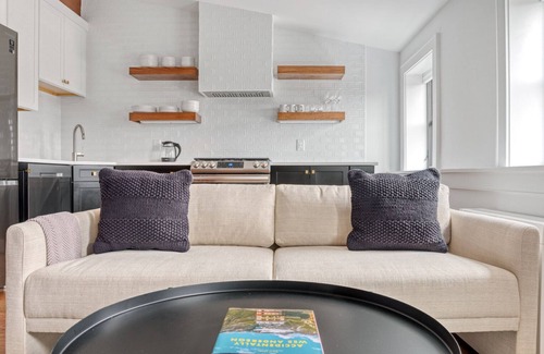 Columbus Apartment | Hip South End 1BR w/Roof Deck & W/D, steps to restaurants, by Blueground