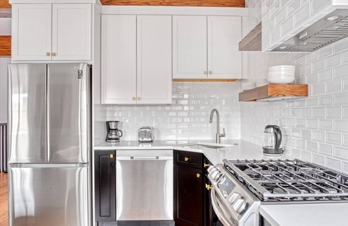 Columbus Apartment | Hip South End 1BR w/Roof Deck & W/D, steps to restaurants, by Blueground