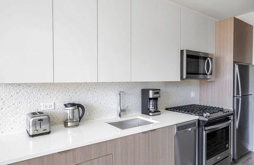 South Loop Apartment | Hip South Loop Studio w/Lounge, Pool & Gym near Grant Park, by Blueground