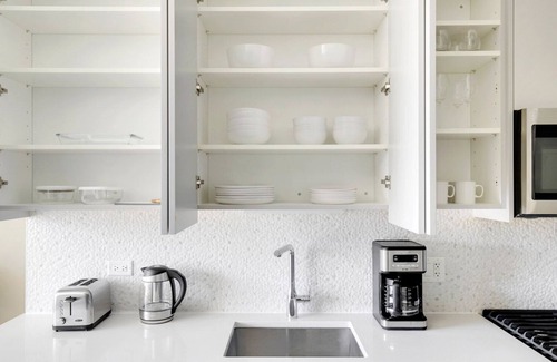 South Loop Apartment | Hip South Loop Studio w/Lounge, Pool & Gym near Grant Park, by Blueground