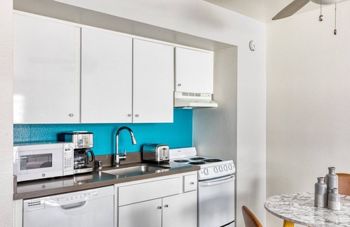 Studio City Apartment | Hip Studio City Studio w/Gym, Pool & W/D, near TJ & WF, by Blueground