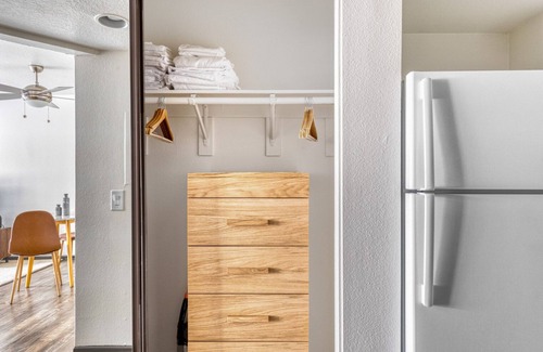 Studio City Apartment | Hip Studio City Studio w/Gym, Pool & W/D, near TJ & WF, by Blueground