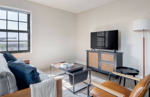 Uptown Apartment | Hip Uptown 1BR w/ Rooftop & Grills, nr Hospital & Beach, by Blueground