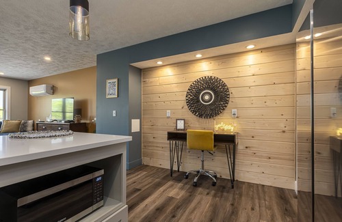 Wolf Creek House | Hip-Young-Fun LAKE HOUSE Guest Suite