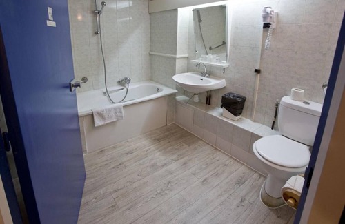 Noisiel Hotel | Hipotel Marne la Vallée