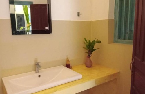 Dickwella Bed & Breakfast | Hiriketiya Cove Inn- 5 bedroom house w/breakfast included