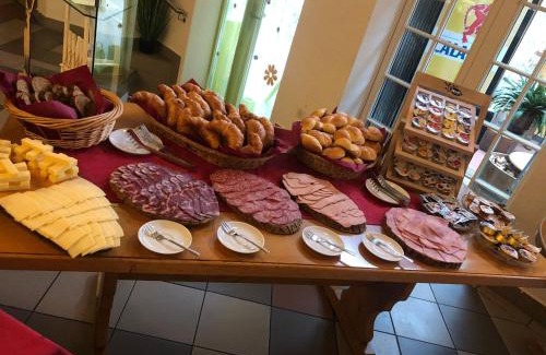 Maienfeld Hotel | Hirschen B&B