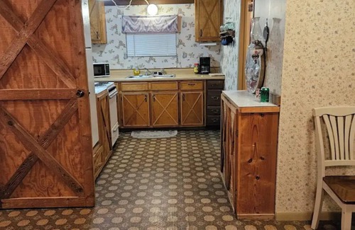 Goldsboro Cabin | His Cabin, Her Cottage