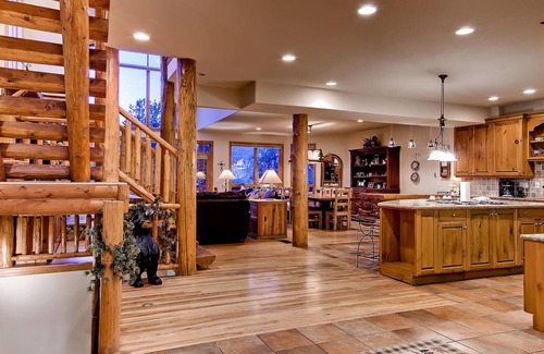 Warrior's Mark West House | His High Place: Private Hot Tub, Beautiful Views, Ski Area Access, Shuttle
