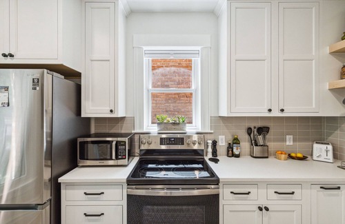 Rose Park House | Hist Mod Brownstone DT Missoula 2 Bed on MSO Hip Strip Near U of M