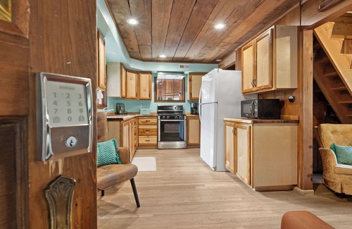 Wilsonia Cabin | Historic Cabin inside Kings Canyon National Park