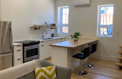 Kincardine Apartment | Historic 1 Bedroom Beach Loft - Boutique Styled, Beach, Lake, stay Drifter Lofts