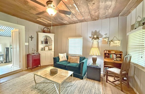 Montgomery Cottage | Historic 1-bedroom Rustic Cottage, Walking Distance to Downtown Montgomery Texas
