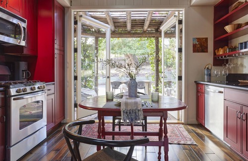 La Canada Flintridge House | Historic 1-bedroom Adobe Casita