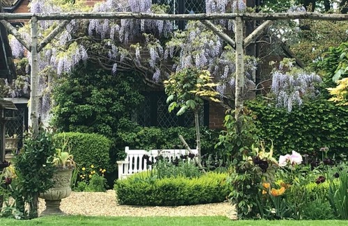 Fair Oak Green House | Historic 16th Century Tudor Manor with 5 bedrooms