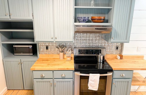 Fort Ann Cottage | Historic 1800s Schoolhouse Cottage in Lake George, New York