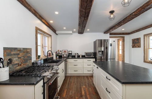 Mount Holly House | Historic 1843 4+ bedroom house in Belmont next to Okemo and VAST, Gigabit Wifi