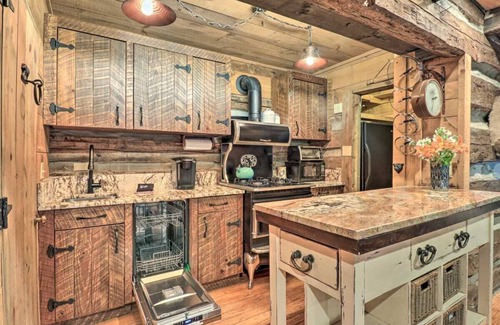 Balsam Cabin | Historic 1850s Log Cabin: Enjoy the holiday season in the Smokies. ❄️☃️❄️