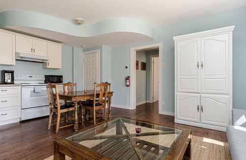 Delta House | Historic 1853 Kingsgate Lakehouse