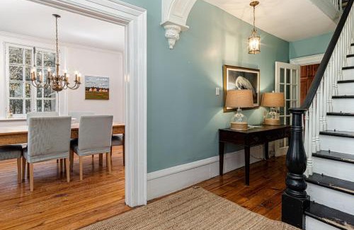 Delta House | Historic 1853 Kingsgate Lakehouse