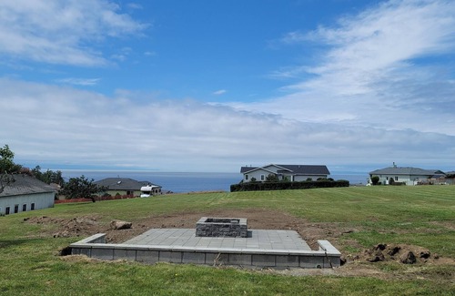 Oak Harbor Cottage | Historic (1860) Whidbey Island Home/Farm, Tennis Court, Mtn Biking, and Beach.