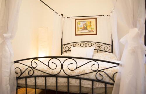 Paulus Hook Apartment | Historic 1869 Brownstone 15 min to NYC downtown