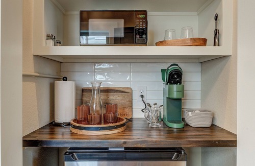 Bristol Apartment | Historic 1880s 1-bedroom Downtown Apartment