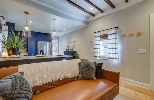 Downtown Charleston Cottage | Historic 1880s Freeman Cottage *5 min to King St