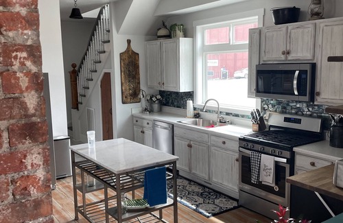 Helena House | Historic 1886 House locate convienently