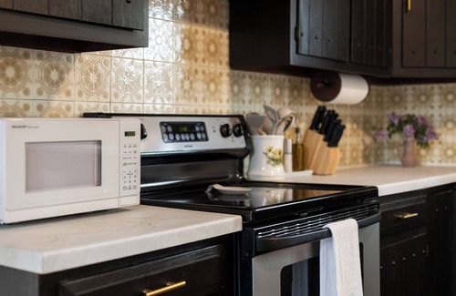 Monett House | Historic 1890, 3-bed Victorian townhome in welcoming Monett with WiFi, AC