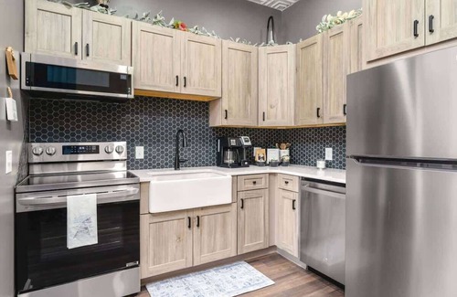 Smithville Condo | Historic 1894 Space in Downtown Smithville