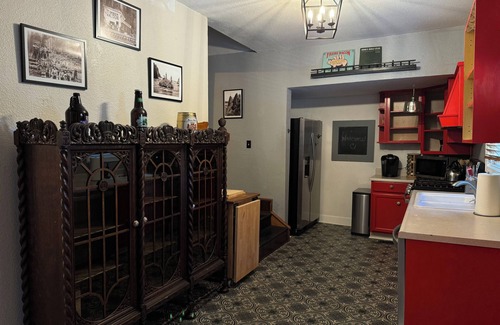 Canemah House | Historic 1898 Oregon City Home - 4 minutes from Downtown Oregon City!