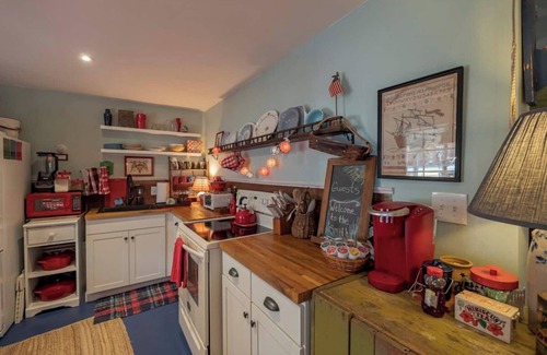 Stonington House | Historic 1900s Ship Smith Cottage. A Patriotic New England Inspiration!