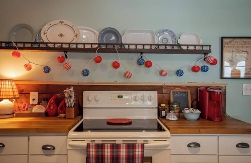 Stonington House | Historic 1900s Ship Smith Cottage. A Patriotic New England Inspiration!