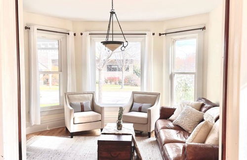 Delavan House | Historic 1901 Victorian · Walk to Downtown · Near Lake Geneva · Sleeps 11!