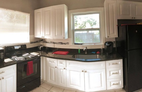 Bartlett Park House | Historic 1920's Bungalow - Minutes from DTSP